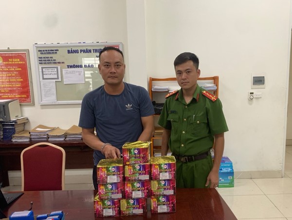 Từ nghi vấn người đàn ông đi xe máy không biển kiểm soát 