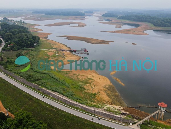 VIDEO: Hồ Suối Hai cạn trơ đáy