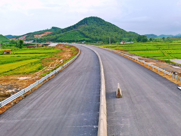 Khẩn trương hoàn thiện thủ tục để nghiệm thu đưa vào khai thác cao tốc Nghi Sơn - Diễn Châu