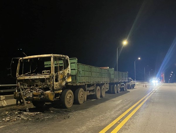 Tai nạn giao thông mới nhất hôm nay (15/8/2023): Va chạm với xe bồn, người phụ nữ tử vong tại chỗ