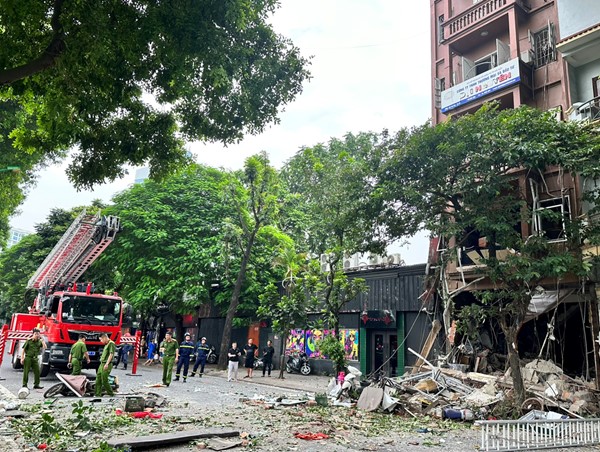 CLIP: Nổ khí ga tại đường Yên Phụ, một số người bị thương