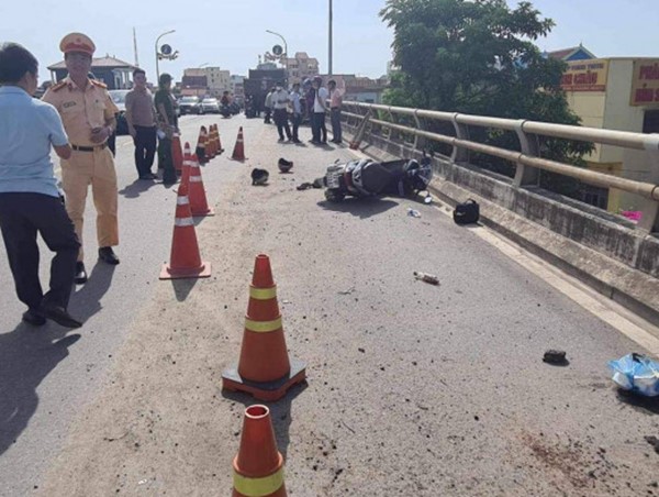 Tai nạn giao thông mới nhất hôm nay (16/8/2023): Nam thanh niên tông vào cổng sắt tử vong khi cách nhà mấy trăm mét