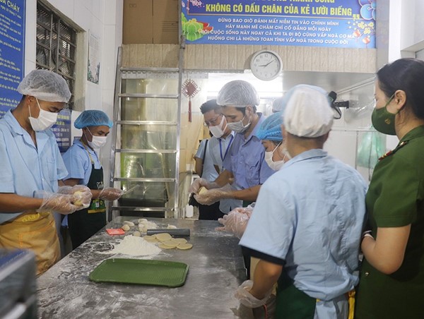 Tăng cường bảo đảm an toàn thực phẩm Tết Trung thu năm 2023