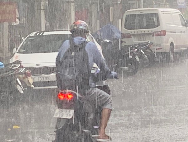Thời tiết ngày 19/8: Bắc Bộ và Nam Bộ mưa lớn, Trung Bộ oi nóng