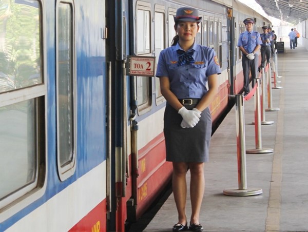 Tổ tàu SE4 trả lại 20 triệu đồng cho hành khách bỏ quên