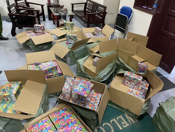 Phát hiện vụ vận chuyển lượng lớn thuốc lá điện tử không có nguồn gốc