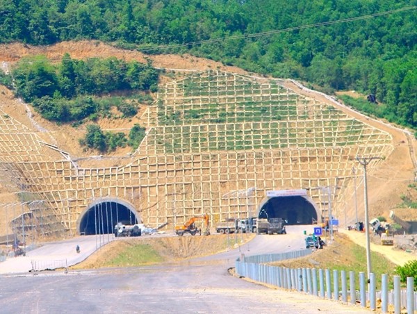 Cao tốc Bắc – Nam chạy đua với thời gian để “về đích” dịp 2/9