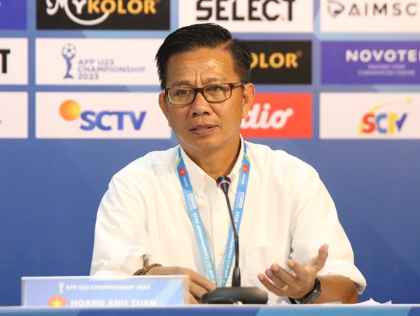 HLV Hoàng Anh Tuấn nói gì sau khi U23 Việt Nam giành vé vào bán kết?
