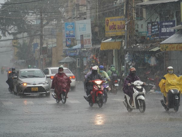 Thời tiết ngày 30/8: Mưa dông diện rộng và mưa lớn cục bộ ở Trung Bộ, Tây Nguyên và Nam Bộ