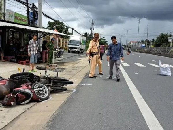 Tai nạn giao thông mới nhất hôm nay (5/9/2023): Hai học sinh bị xe tải cán tử vong khi đi khai giảng về