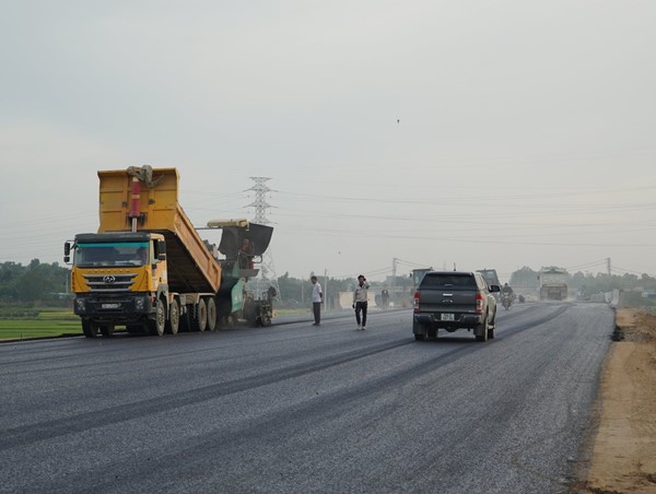 Tháo gỡ vướng mắc, đẩy nhanh tiến độ các dự án đường cao tốc Bắc - Nam