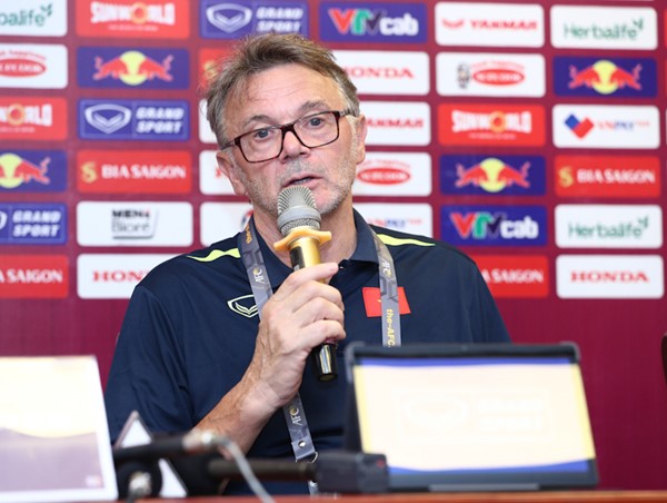 HLV Philippe Troussier: “Tôi hài lòng khi đã hoàn thành mục tiêu đề ra”