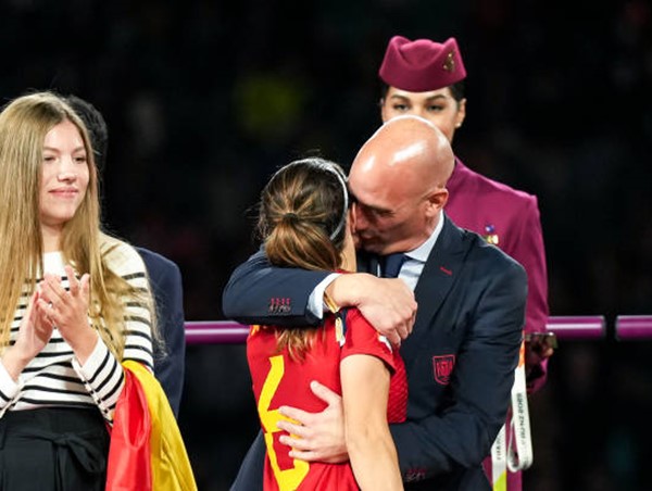 Chủ tịch RFEF Luis Rubiales từ chức sau vụ "khoá môi" nữ cầu thủ tại World Cup 2023