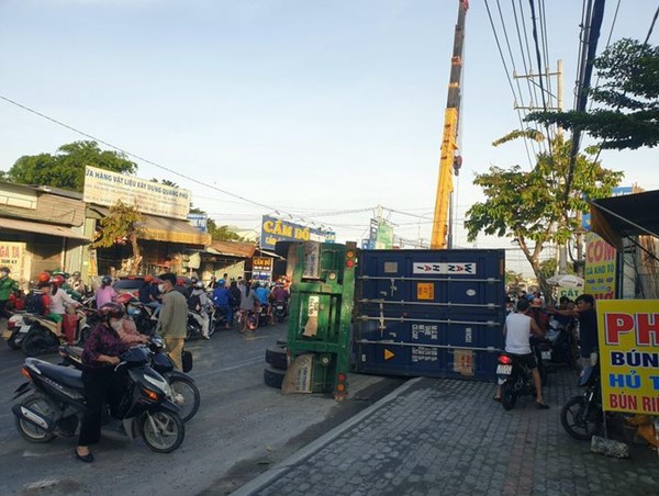 Tai nạn giao thông mới nhất hôm nay (12/9/2023): Va chạm xe bồn chở bê tông, người phụ nữ đi xe đạp tử vong