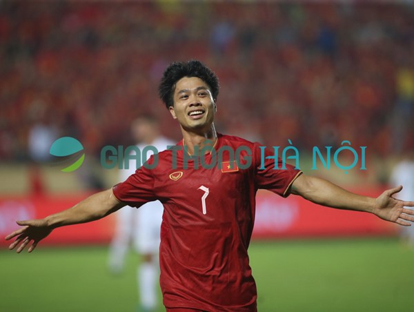 Cận cảnh hai bàn thắng của Công Phượng và Tuấn Hải