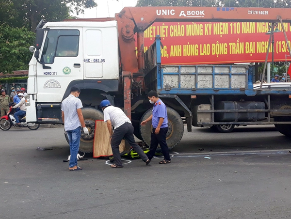 Tai nạn giao thông mới nhất hôm nay (13/9/2023): Nam sinh tử vong tại chỗ sau va chạm với xe tải
