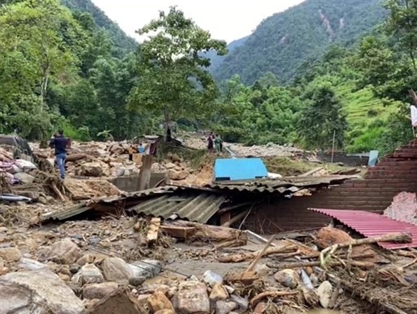Bảo đảm an toàn giao thông tại các khu vực bị ảnh hưởng do mưa lũ