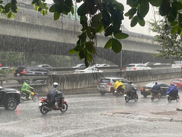 Thời tiết ngày 17/9: Khu vực Trung Trung Bộ, Tây Nguyên và Nam Bộ có mưa rào và dông