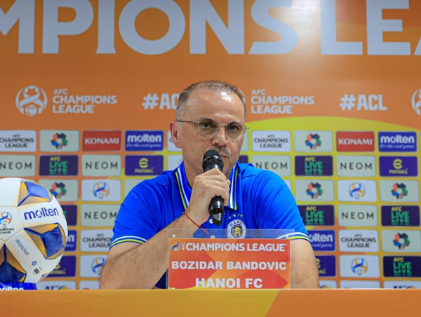 HLV trưởng Hà Nội FC: "Giải đấu tại Việt Nam có khoảng cách với Hàn Quốc, Nhật Bản"