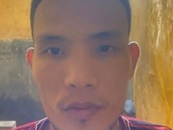 Nam thanh niên vừa lấy trộm điện thoại thì gặp Công an phường đi tuần tra