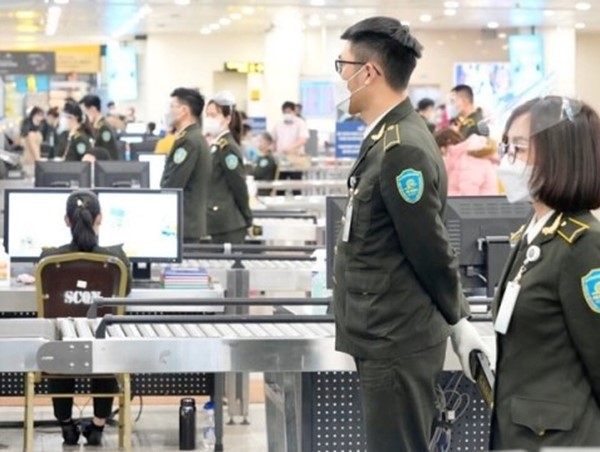 Sử dụng giấy tờ giả khi đi máy bay, nữ hành khách bị cấm bay 12 tháng