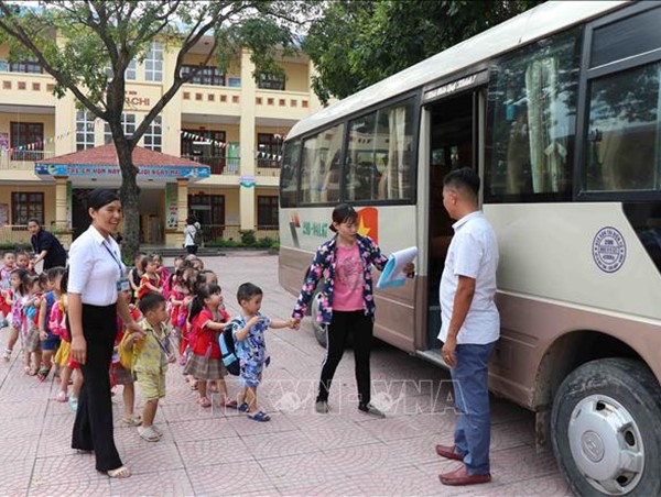 Bộ Công an đề xuất ô tô đưa đón học sinh phải màu sơn để nhận diện