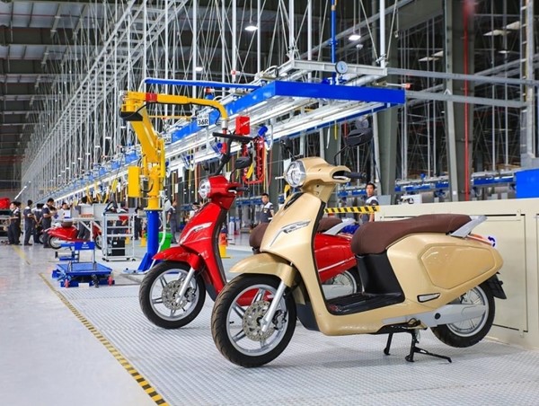 Lượng ô tô, xe máy mới đồng loạt tăng mạnh trong tháng 9