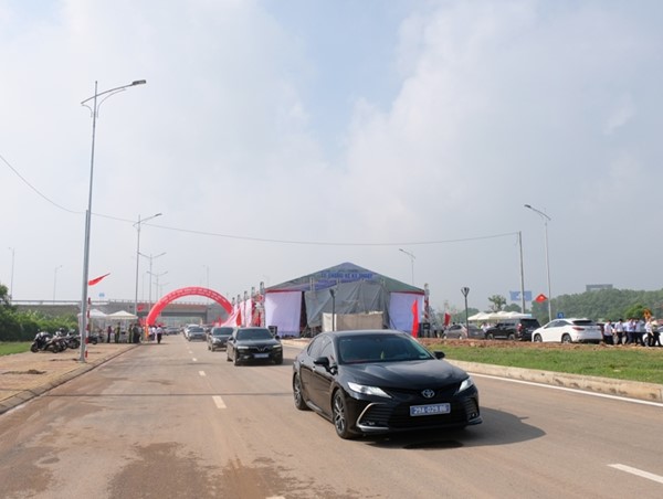 Thông xe đường nối trung tâm Hà Nội với Khu đô thị vệ tinh Sóc Sơn