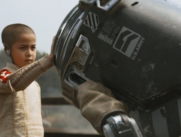 Cô bé lai Á - Âu gây ấn tượng trong phim về AI cùng Ngô Thanh Vân