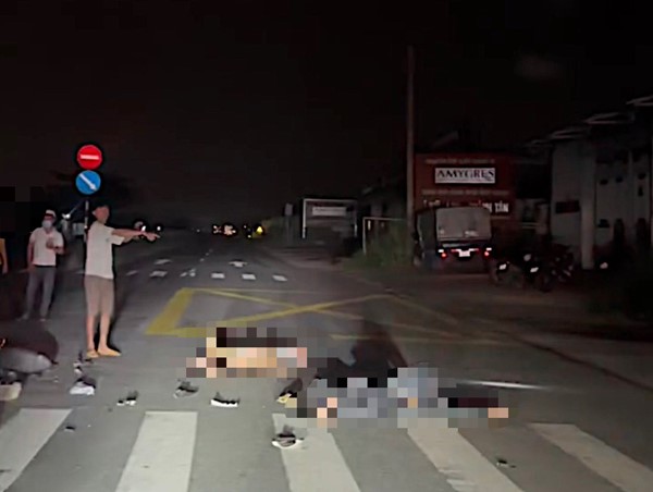 Tai nạn giao thông mới nhất hôm nay (7/10/2023): Va chạm với xe tải, 2 người đi xe máy thương vong