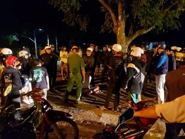 Tai nạn giao thông mới nhất hôm nay (9/10/2023): Chê tài xế taxi chạy chậm, hành khách giật vô-lăng, gây tai nạn