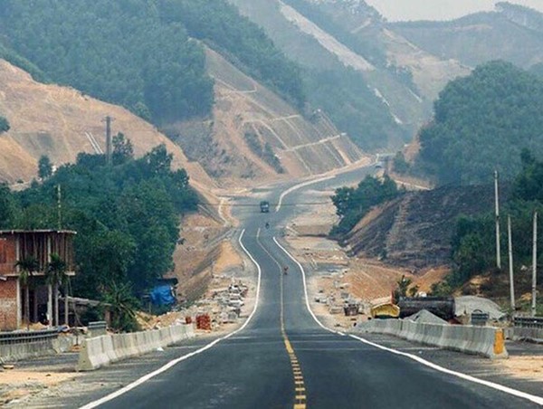 Phê duyệt đầu tư hai đoạn tuyến thuộc Dự án đầu tư xây dựng đường Hồ Chí Minh 