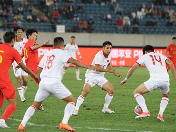 Đội tuyển Việt Nam trắng tay trước Trung Quốc trong trận giao hữu tại Đại Liên