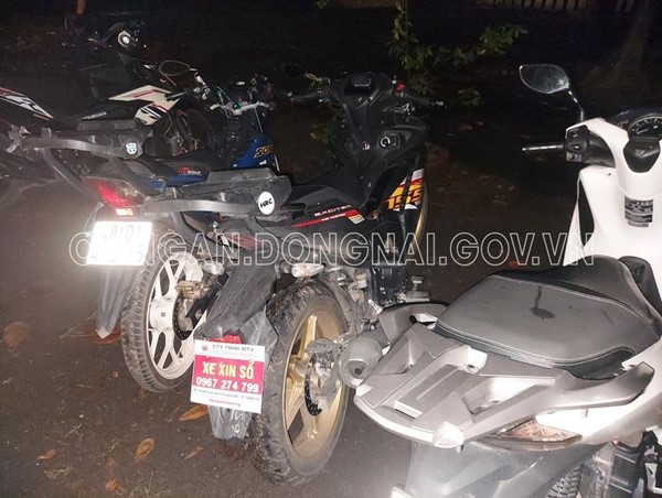 Ngăn chặn kịp thời nhóm “quái xế” điều khiển xe lạng lách, nẹt pô trên QL1A