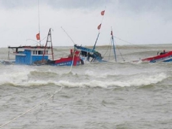 Thủ tướng chỉ đạo khẩn trương tìm kiếm, cứu nạn ngư dân trên 2 tàu cá bị chìm tại khu vực đảo Song Tử Tây