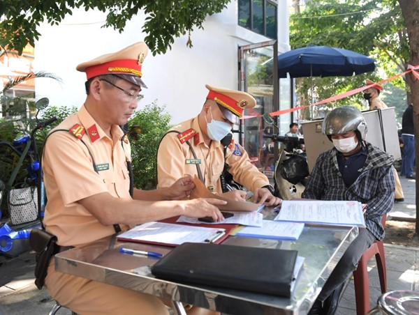 Hà Nội xử phạt nghiêm xe máy đi lên đường Vành đai 2 trên cao