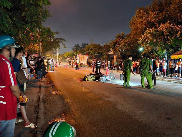 Tai nạn giao thông mới nhất hôm nay (19/10/2023): Bị ô tô chèn qua người, người phụ nữ tử vong