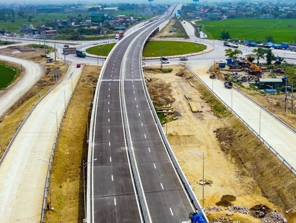 Đề xuất đầu tư hoàn chỉnh 5 tuyến đường kết nối giữa cao tốc Bắc - Nam và Quốc lộ 1