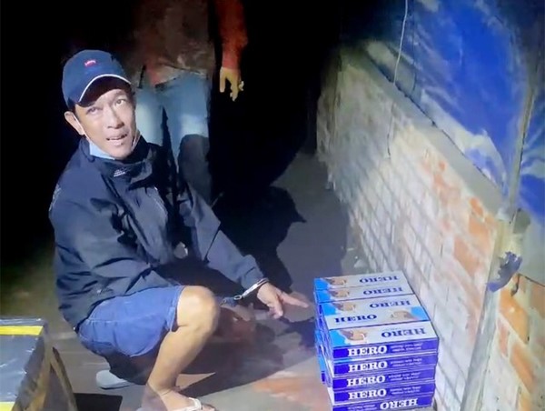  Bắt quả tang đối tượng vận chuyển hơn 5.000 bao thuốc lá lậu