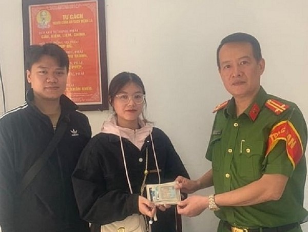 Người phụ nữ sơ ý làm rơi mất ví và cái kết ấm lòng