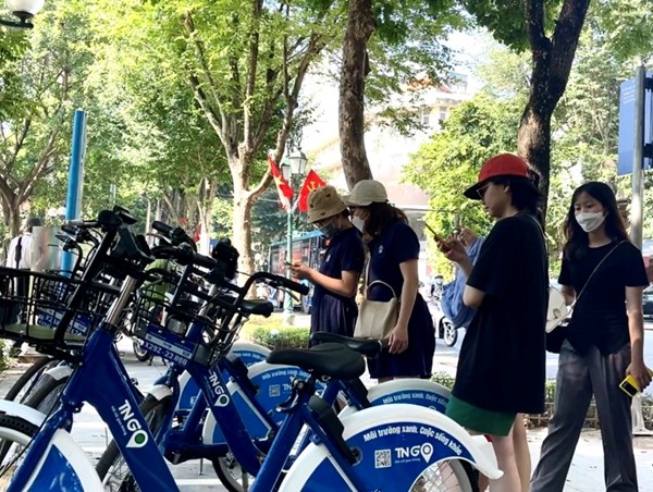 Xe đạp công cộng đi vào đời sống người dân Thủ đô
