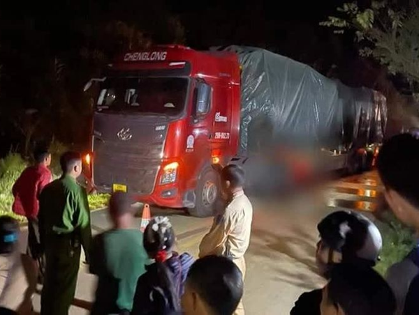 Tai nạn giao thông mới nhất hôm nay (10/11/2023): Một phụ nữ đi xe máy tử vong sau tai nạn trên quốc lộ