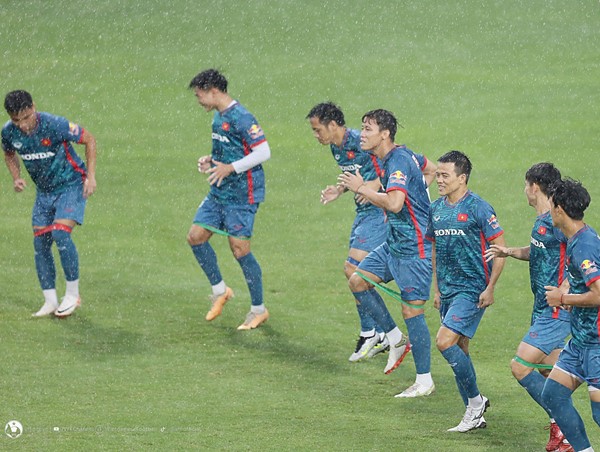 HLV Philippe Troussier rút gọn danh sách đội tuyển Việt Nam xuống còn 28 cầu thủ