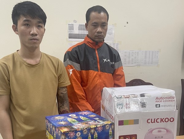 Khởi tố các đối tượng vận chuyển, mua bán pháo nổ