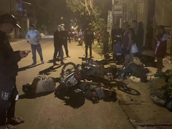 Tai nạn giao thông mới nhất hôm nay (17/11/2023): 2 xe máy đâm trực diện, nhiều người nguy kịch