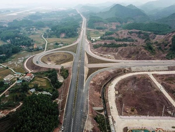 Thí điểm một số chính sách đặc thù về đầu tư xây dựng công trình đường bộ