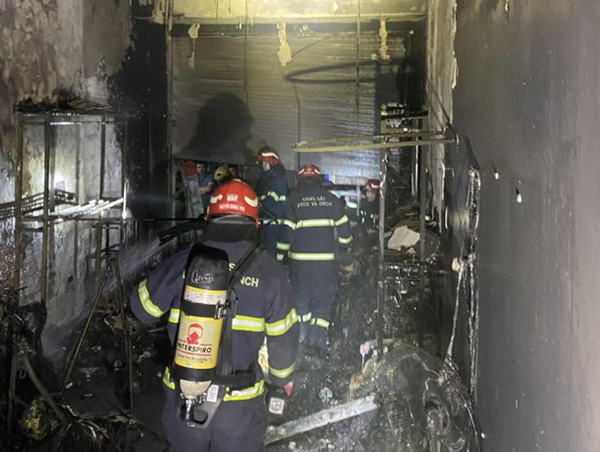 Cháy nhà dân ở Hà Nội lúc rạng sáng, 5 người kịp thoát ra ngoài an toàn