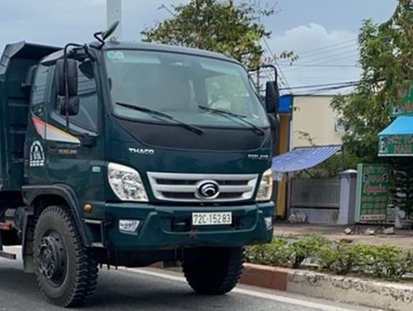 Tai nạn giao thông mới nhất hôm nay (2/12): Người phụ nữ chạy xe máy ngã xuống đường, bị xe ben cán tử vong