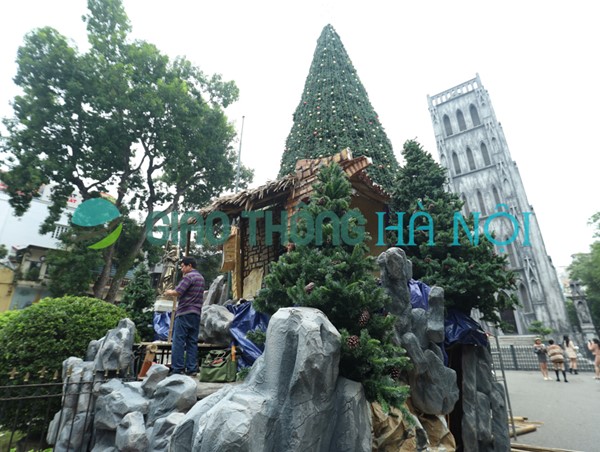 Các nhà thờ tại Hà Nội rộn ràng trang trí đón Giáng sinh 2023