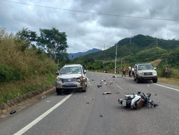 Tai nạn giao thông mới nhất hôm nay (7/12/2023): Hai xe máy tông nhau, 5 người thương vong